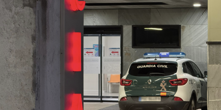 La mujer atacada por su hijo en Mos, trasladada desde la UCI de Vigo al hospital de A Coruña