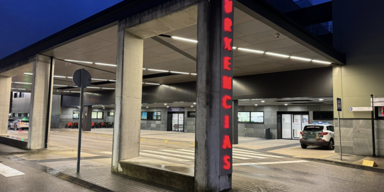 La mujer atacada por su hijo en Mos, trasladada desde la UCI de Vigo al hospital de A Coruña