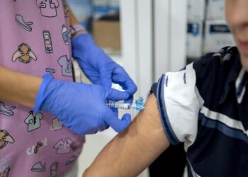 Se prolonga hasta finales de mes la campaña de vacunación ante la gripe, que pone el foco en los menores de 60