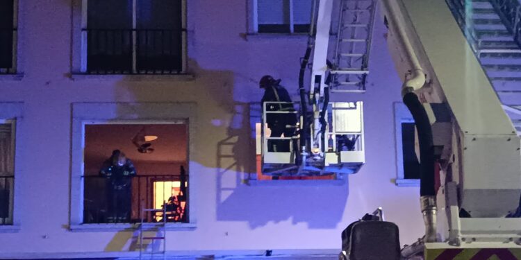 Susto en Tui tras un incendio en un garaje, que movilizó a medios portugueses