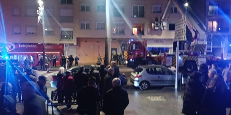 Susto en Tui tras un incendio en un garaje, que movilizó a medios portugueses