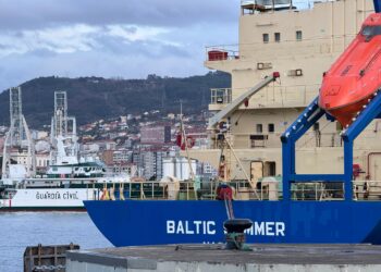 La Guardia Civil registra un mercante atracado en Vigo por la sospecha de que transporte droga