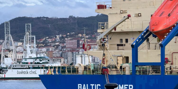 La Guardia Civil registra un mercante atracado en Vigo por la sospecha de que transporte droga