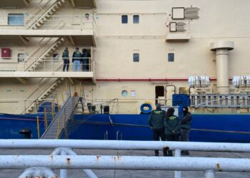 La Guardia Civil registra un mercante atracado en Vigo por la sospecha de que transporte droga