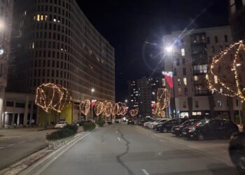 La Navidad desaparece del centro de Vigo… pero se resiste a abandonar algunas parroquias