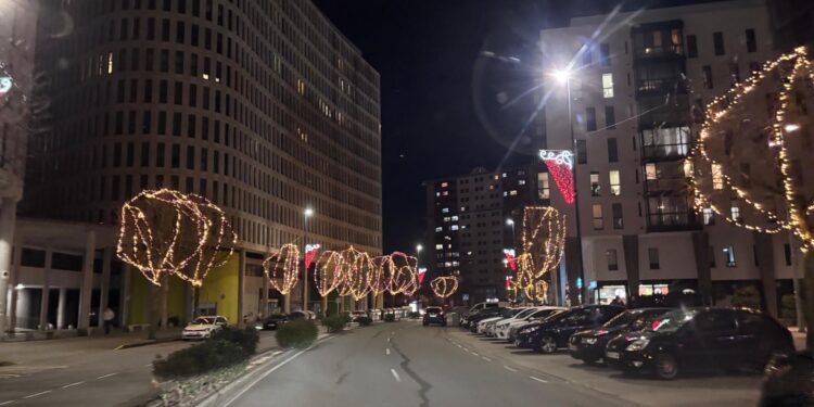 La Navidad desaparece del centro de Vigo… pero se resiste a abandonar algunas parroquias