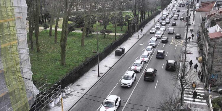 Más de 250 taxistas protestan en Vigo contra el «abuso» de los seguros