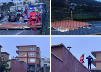 La borrasca «Ivo» desembarca en Vigo: vientos de 100 km/h lanzan un tejado sobre la valla de un colegio