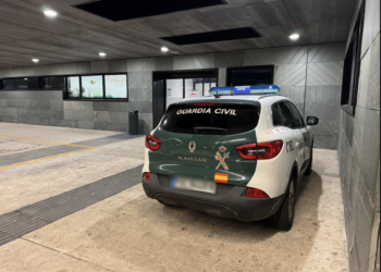 La mujer atacada por su hijo en Mos, trasladada desde la UCI de Vigo al hospital de A Coruña