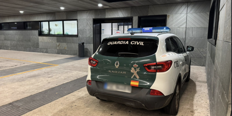 La mujer atacada por su hijo en Mos, trasladada desde la UCI de Vigo al hospital de A Coruña
