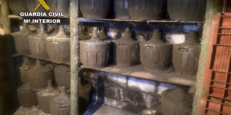 Decomisados 704 litros de aguardiente de orujo en Salvaterra de Miño