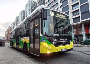 Caballero culpa al PP de la pérdida de 1,6 millones de ayudas al bus urbano, que asumirá el Concello