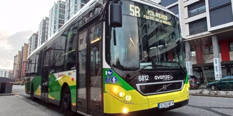 Caballero culpa al PP de la pérdida de 1,6 millones de ayudas al bus urbano, que asumirá el Concello