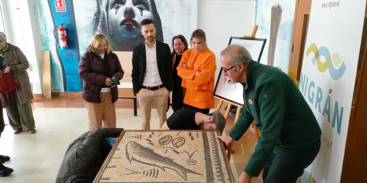 El mosaico romano de Panxón ya descansa ‘en casa’ antes de exponerse al público