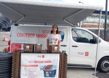 Más de 30.000 vigueses se unen al reciclaje y ya tienen su ‘kit’ para usar el contenedor marrón