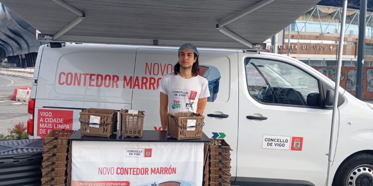 Más de 30.000 vigueses se unen al reciclaje y ya tienen su ‘kit’ para usar el contenedor marrón