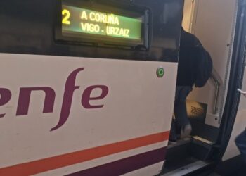 Enésimo retraso en el tren Vigo-Coruña: los pasajeros, al límite de la paciencia