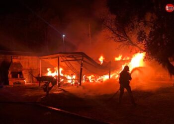 Un incendio devora una vivienda en Baiona
