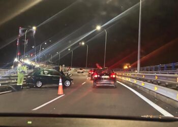 Un incendio en un vehículo corta la AP-9 en Rande
