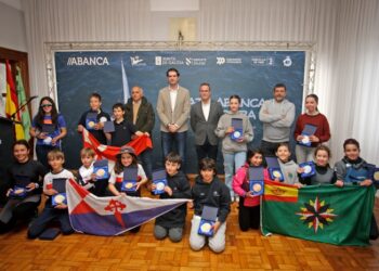 Alejandro Alonso y Alba Chamorro reinan en la Regata ABANCA Vela Ligera