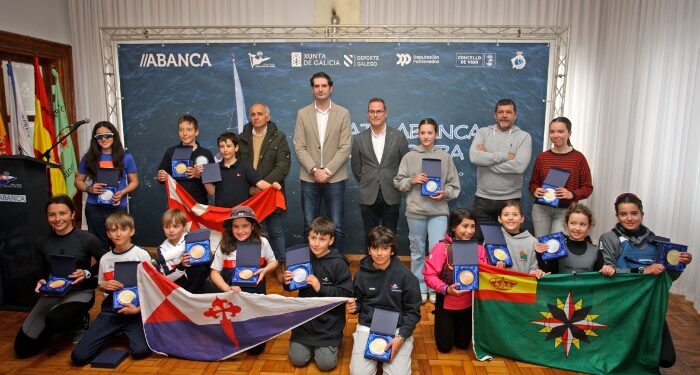Alejandro Alonso y Alba Chamorro reinan en la Regata ABANCA Vela Ligera