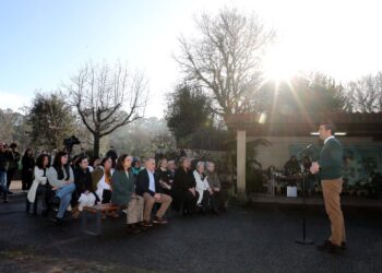 Una exposición para «mostrar al mundo» la riqueza de la camelia, «la flor de las Rías Baixas»