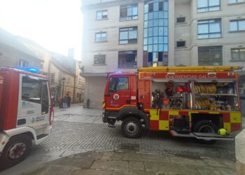 Evacuado un bombero durante una intervención en Ponteareas