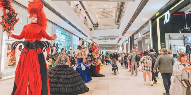 Vialia Vigo da la bienvenida al Carnaval y sorteará tarjetas regalo por el Día del Padre