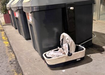 Cuando encontraban un bebé en la puerta