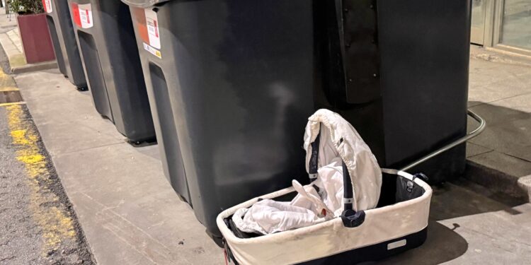 Cuando encontraban un bebé en la puerta