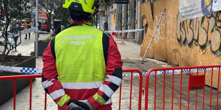 Preocupación en Urzaiz tras el aparatoso accidente de un coche de alta gama