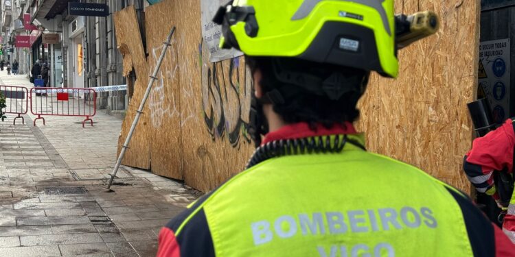 Preocupación en Urzaiz tras el aparatoso accidente de un coche de alta gama