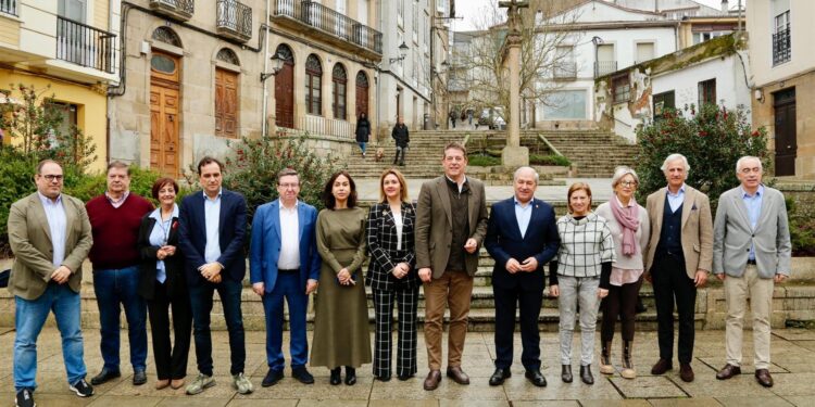 Besteiro contrapone al PSOE «construyendo futuro» frente a un PP que «crea desigualdades»