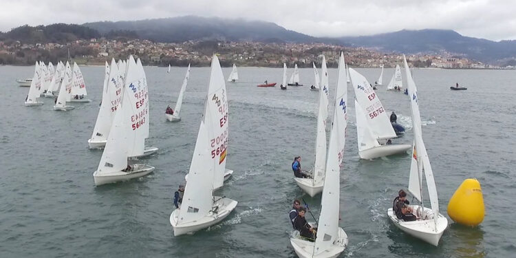 Reparto de victorias entre los clubes de la Ría y Portugal en la Regata Abanca Vela Ligera