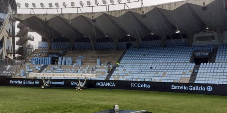 Se empiezan a retirar las butacas de la grada de Gol, que tendrán una segunda vida en el Celta