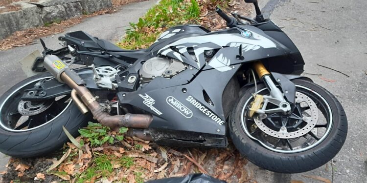 Evacuado en helicóptero un motorista tras salirse de la vía en Tui