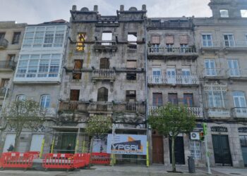 En marcha las obras que transformarán una vieja ruina en un apartahotel de lujo con vistas a la Ría de Vigo