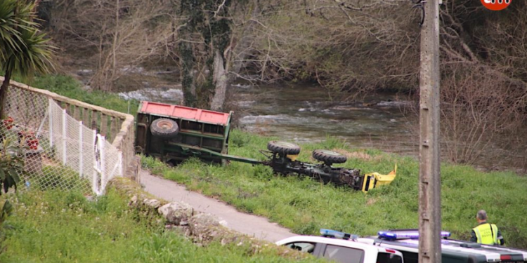 Fallece el conductor de un tractor tras caer por un barranco