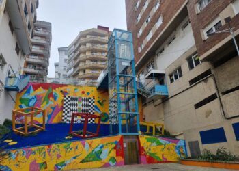 Caballero presume del ascensor de Marqués de Valterra, averiado desde hace días