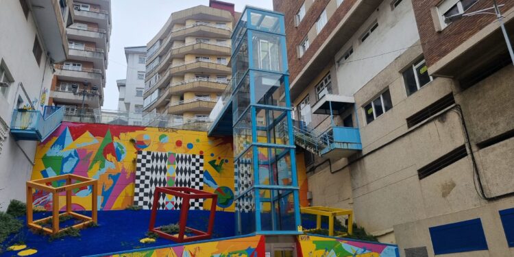 Caballero presume del ascensor de Marqués de Valterra, averiado desde hace días