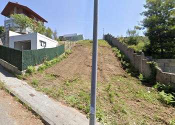 El Concello ingresará 112.000 euros por la venta de una parcela próxima a la playa de Samil