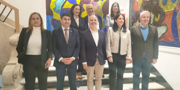 El PSOE traslada a empresarios en Vigo la importancia de la nueva ley de Industria frente a la deslocalización