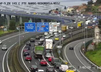 Retenciones kilométricas en Rande tras un accidente con varios vehículos implicados