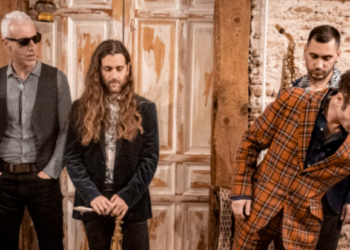 El Paseo de Alfonso se inunda de una sesión vermú tan «endiablada» como «saxofónica»