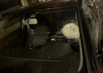 Uno de los afectados por la «lluvia de piedras» en la AP-9: sin coche, sin trabajo y sin apoyos