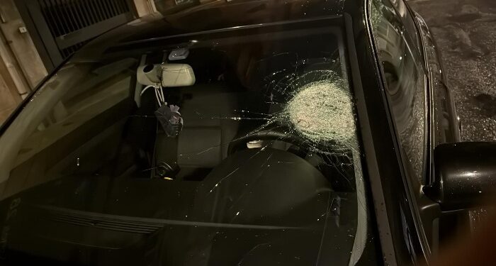 Uno de los afectados por la «lluvia de piedras» en la AP-9: sin coche, sin trabajo y sin apoyos