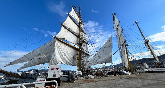 El Gorch Fock apura sus horas en Vigo: «El primer día recibimos 600 visitas, no podíamos creerlo»
