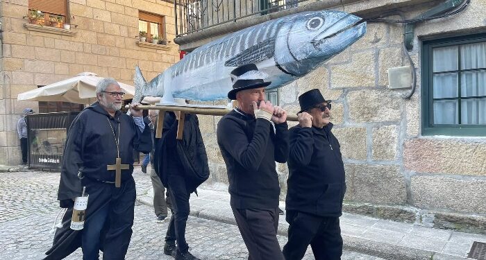 Bouzas despide el Entroido con el tradicional Enterro da Rincha