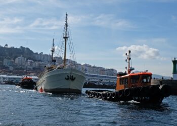 El histórico barco a vapor de la Ría de Vigo zarpa hacia su puesta a punto
