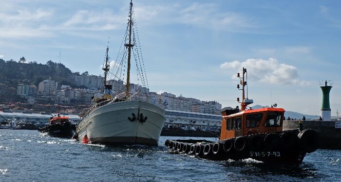 El histórico barco a vapor de la Ría de Vigo zarpa hacia su puesta a punto